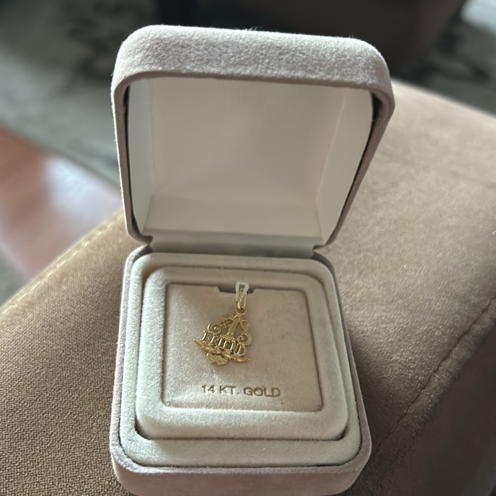 Beautiful vintage 1980’s 14 karat gold Friend charm!! - Picture 6 of 9